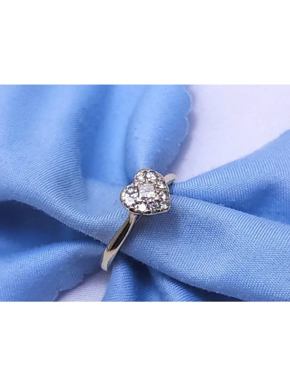 Beautiful 14K Karat Solid White Gold Designer Diamond Heart Ring - Size 6